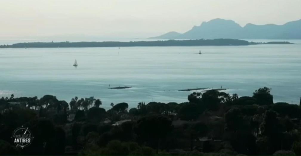 Vue Mer Et Remparts. Entre Vieille Ville Et Plages Antibes Exterior foto